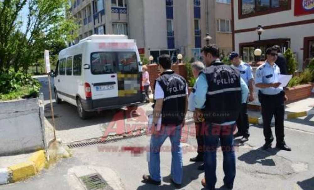 Manevra Yapan Servis Minibüsü Yaşlı Kadını Ezdi, Sürücü Şoka Girdi