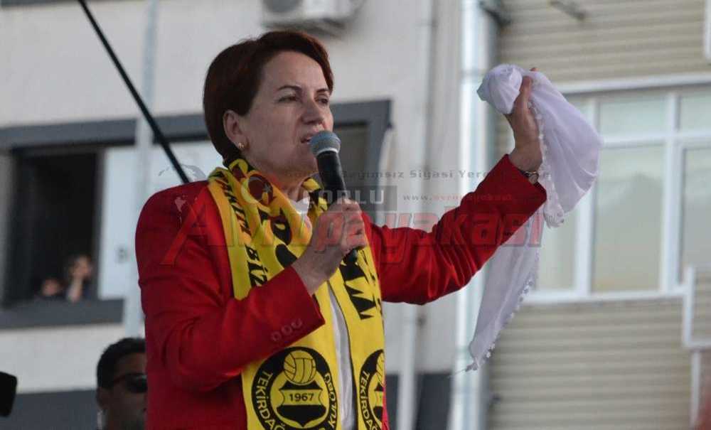 Akşener'e Sevgi Seli