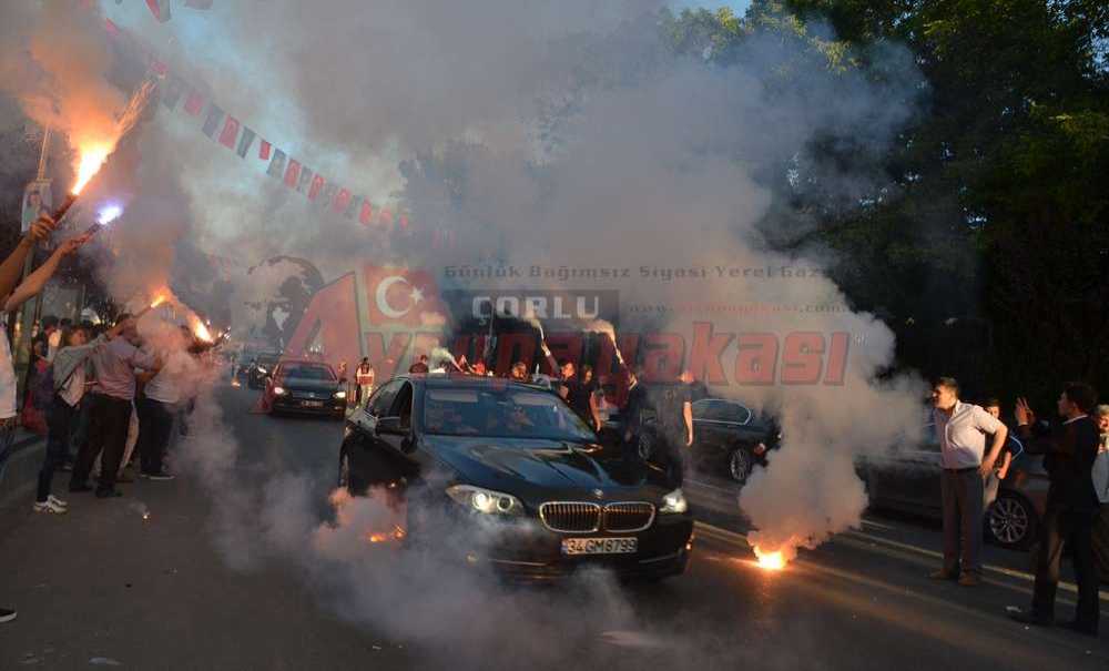 Akşener'e Sevgi Seli