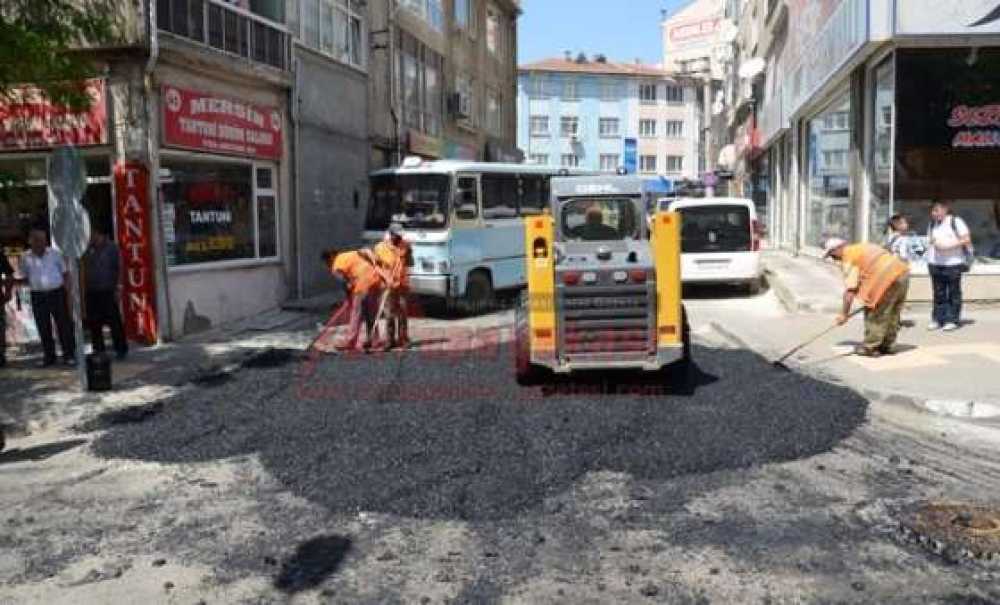 Şehit Teğmen Yavuzer Caddesi'ne Aşınma Asfaltı
