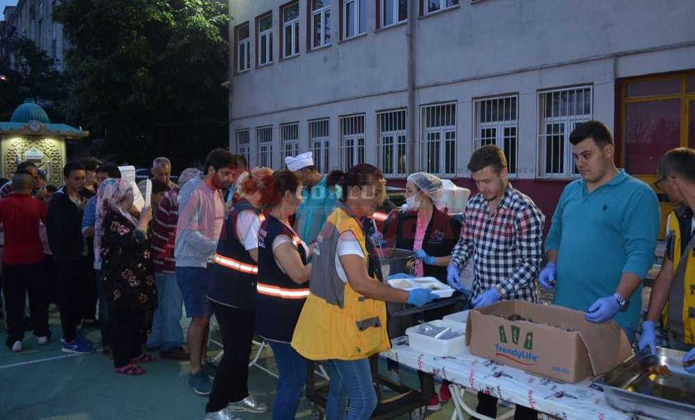 Kazımiye Mahallesi'nde 2 Bin Kişilik İftar Yemeği