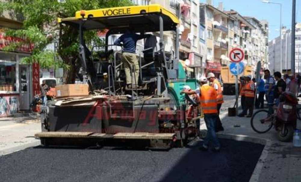 Şehit Teğmen Yavuzer Caddesi'ne Aşınma Asfaltı