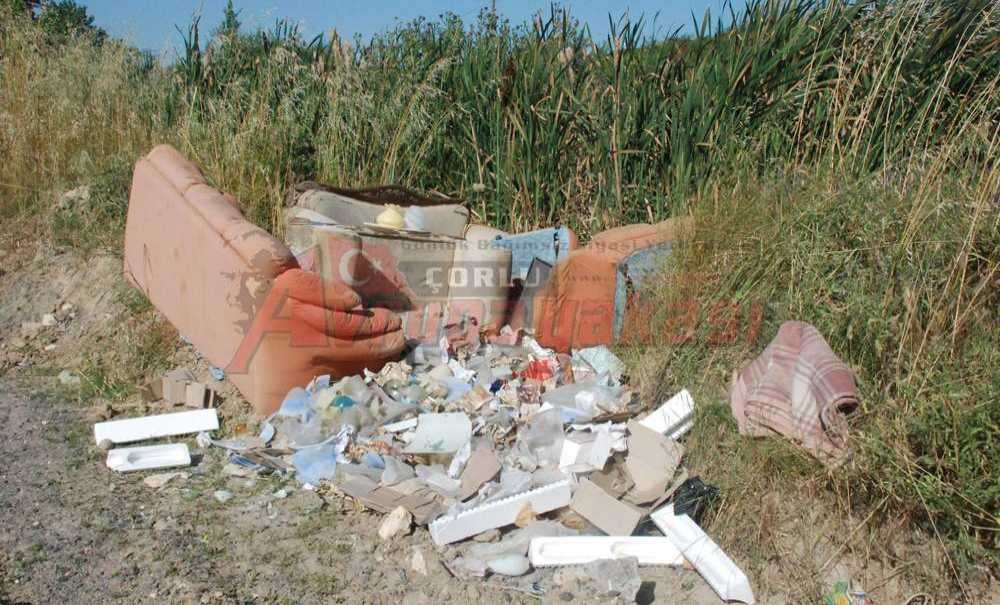 Önerler'de Molozlarla Doğa Katliamı