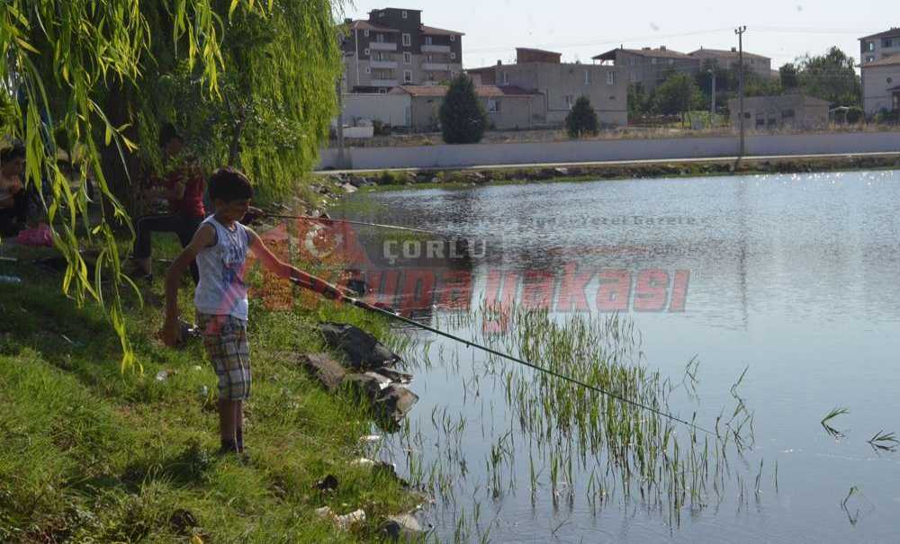 Marmaracık Göleti'nde Eğlenceli Zaman Geçiriyorlar