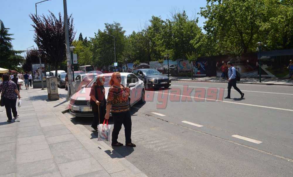 Duraklar Park Yeri Olmaktan Kurtarılamıyor