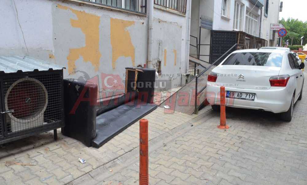 Kullanılmayan Eşyalar Gelişigüzel Bırakılıyor