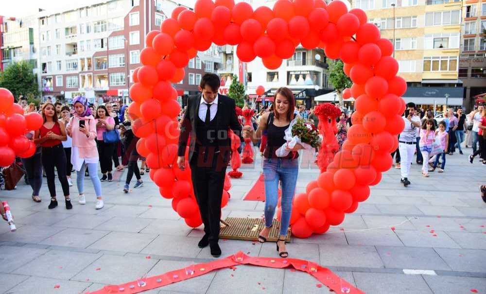 Doğum Gününde Evlenme Teklifi Aldı.