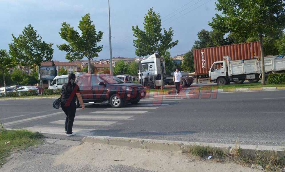 Çorlu'da Sürücüler Yaya Yollarına Dikkat Etmiyor