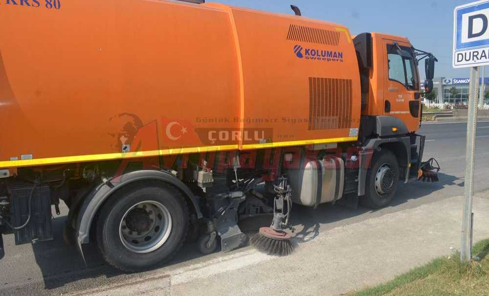 Karayolları Ekipleri Yolları Temizledi