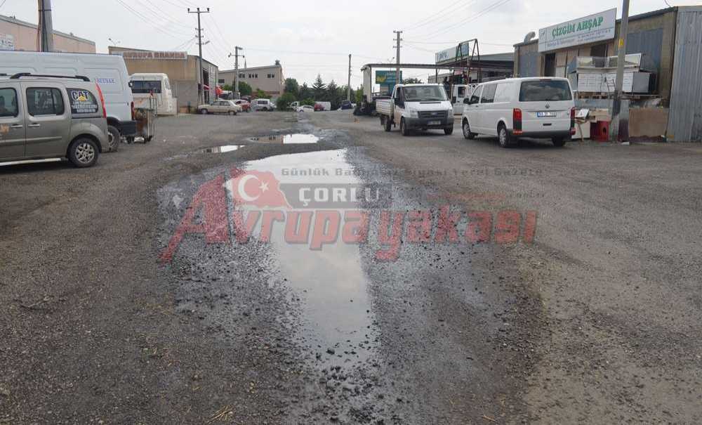 Vatandaş Yeni Sanayi'deki Yollara Tepki Gösterdi