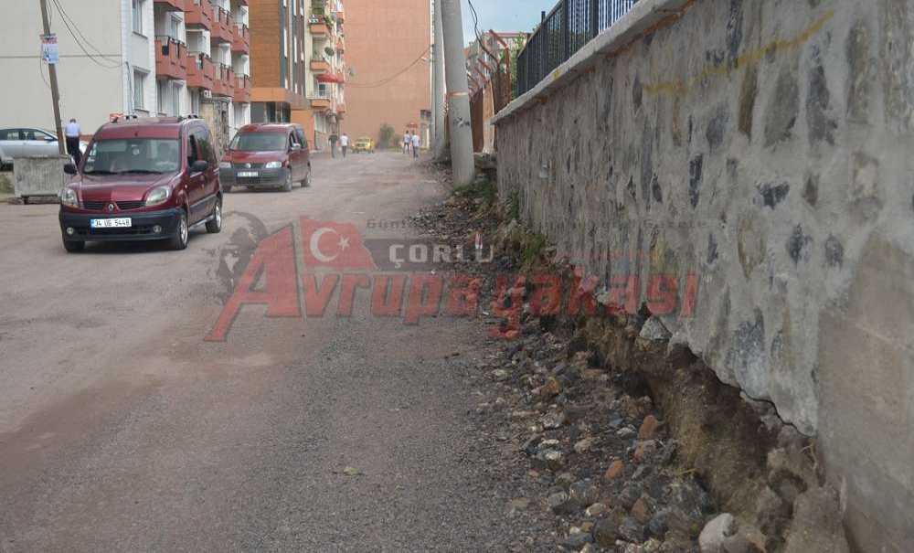 Erdal İnönü Caddesi Yenileniyor