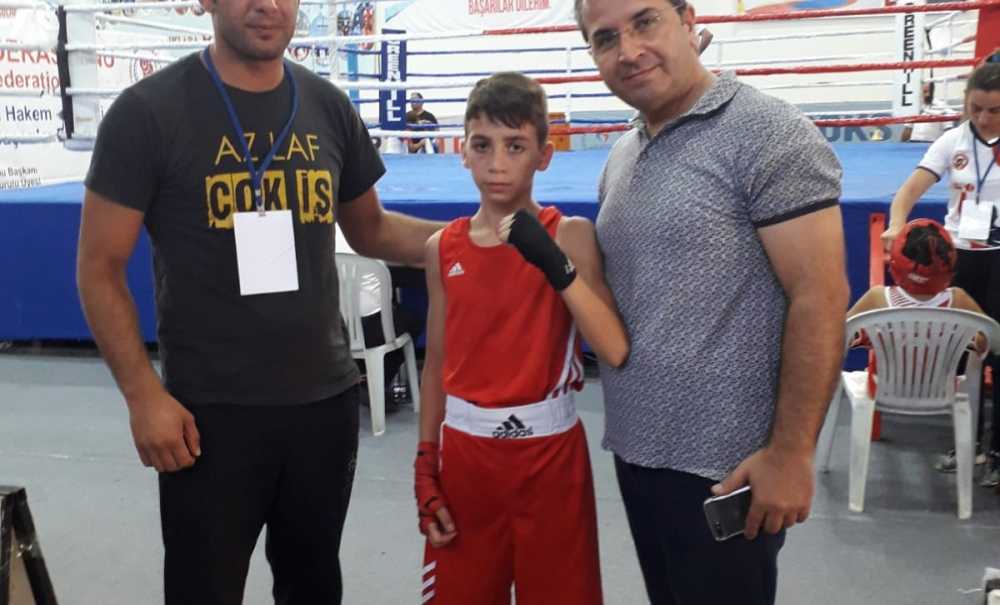 Minik Boksörler Şampiyonluk Yolunda