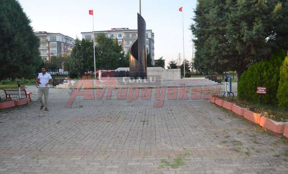 Vatandaşlar Şehitliğin Temizliğinden Çok Memnun