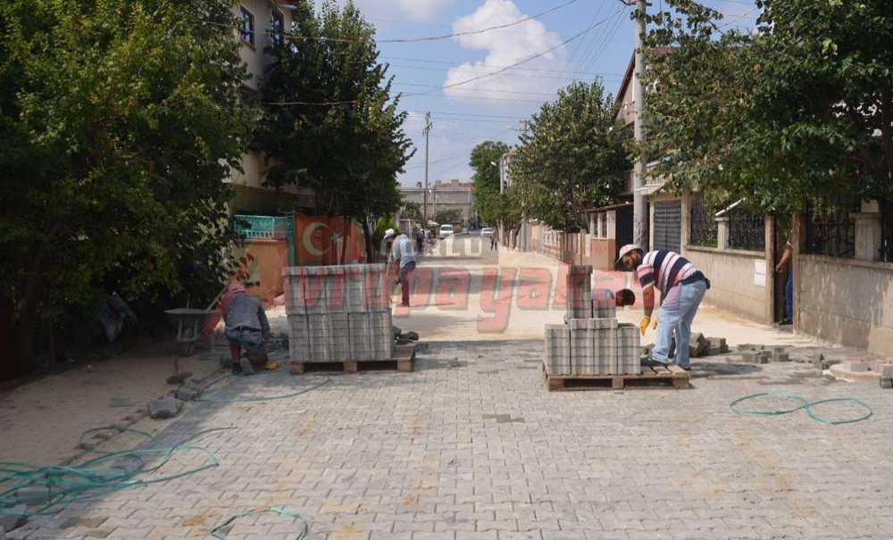 Parke Taş Çalışmaları Devam Ediyor