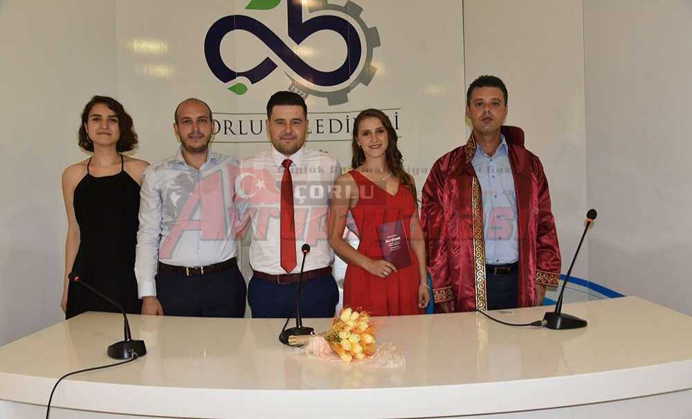 Özel Günde Evlendiler