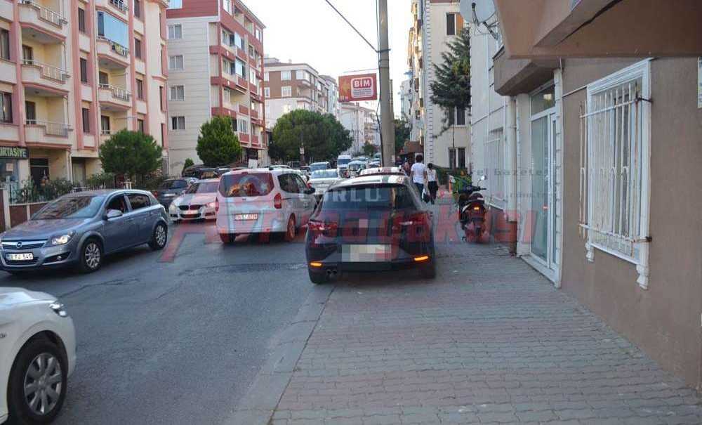 Vatandaşlar, Yetkililere Seslendi “Kaldırımları Kurtarın”