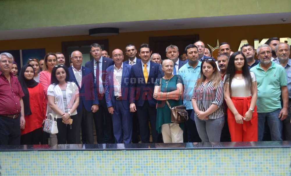 Ak Partililer Ilçe Binasında Bayramlaştı