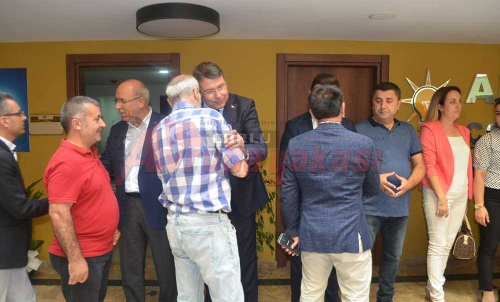 Ak Partililer Ilçe Binasında Bayramlaştı