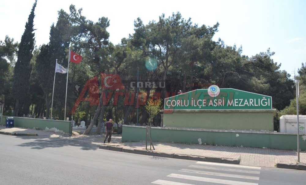 Bayramda Mezarlıklara Ziyaretçi Akını