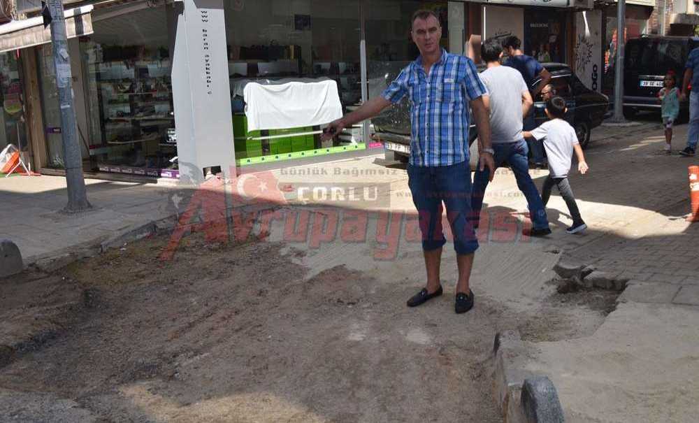 Bitmeyen Yol Çalışmaları Esnafı Çileden Çıkardı