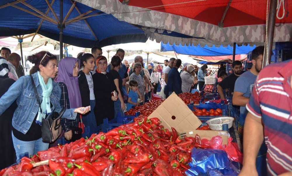 Kışlık Hazırlıkları İçin Pazar Doldu Taştı