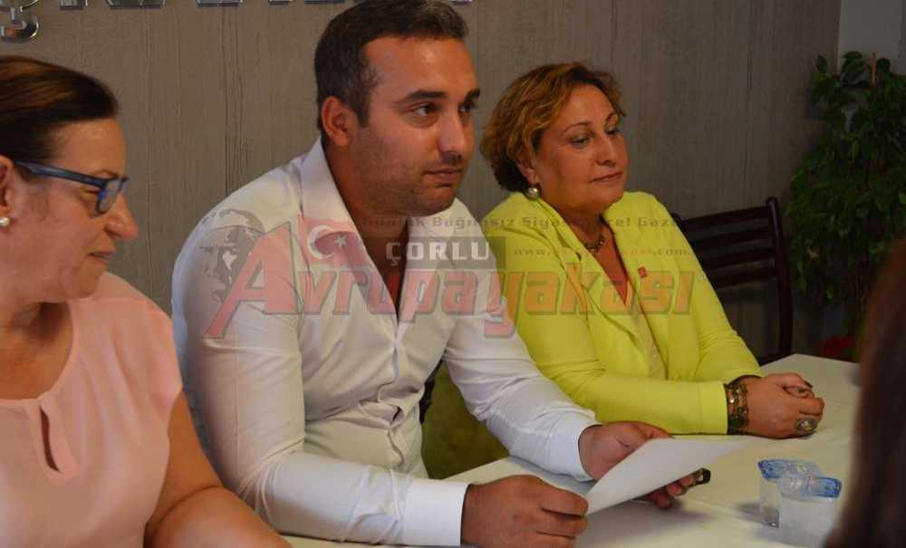 “Karanlığın Üzerine Kızlı Erkekli Yürüyeceğiz”