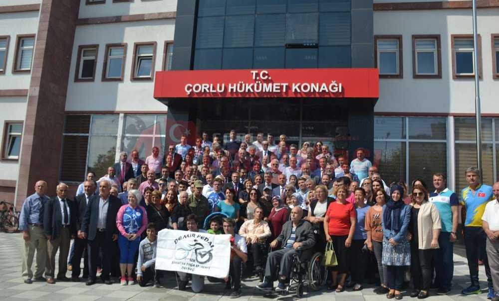 Gözyaşlarıyla Veda Etti