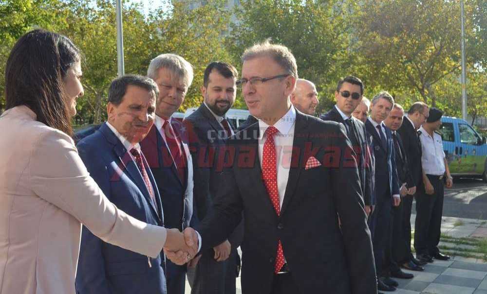 Resmen Görevine Başladı