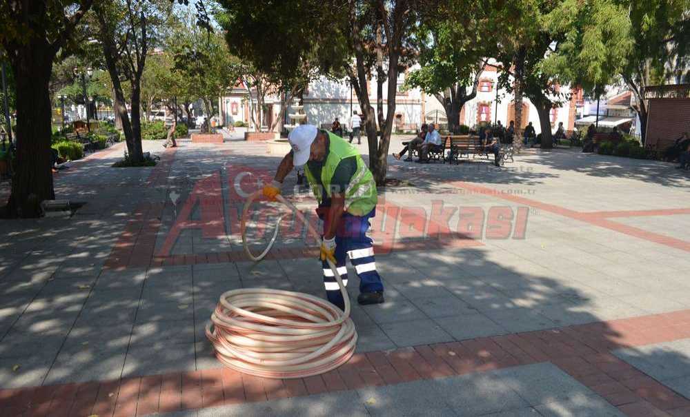 Parklar Sulanmaya Devam Ediyor