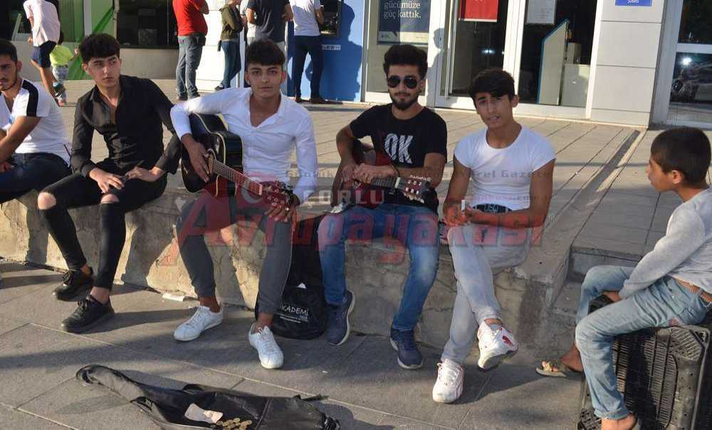 Hafta Sonu Harçlıklarını Çıkartıyorlar