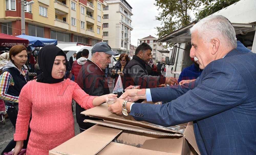 Çorlu Belediyesi'nden Salı Pazarında Aşure İkramı