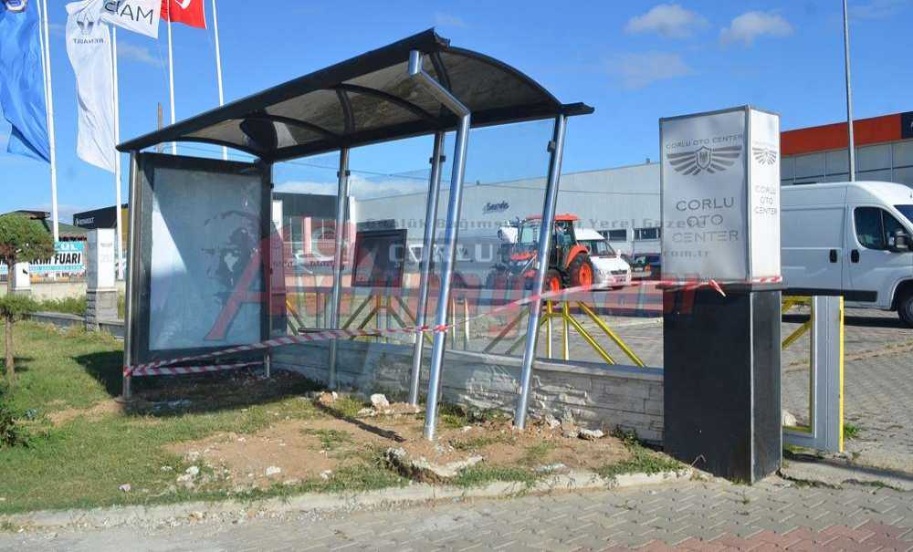 Yeni Yapılan Durakta Görünmez Kaza