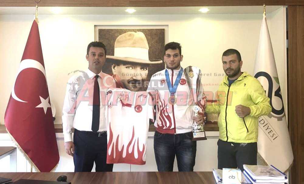Şampiyon Milli Sporcudan Başkan Sarıkurt'a Ziyaret