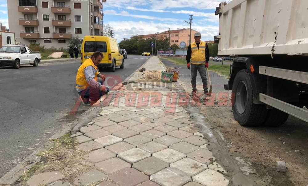 Hasan Ali Yücel Caddesi'ndeki Kaldırım Yapıldı