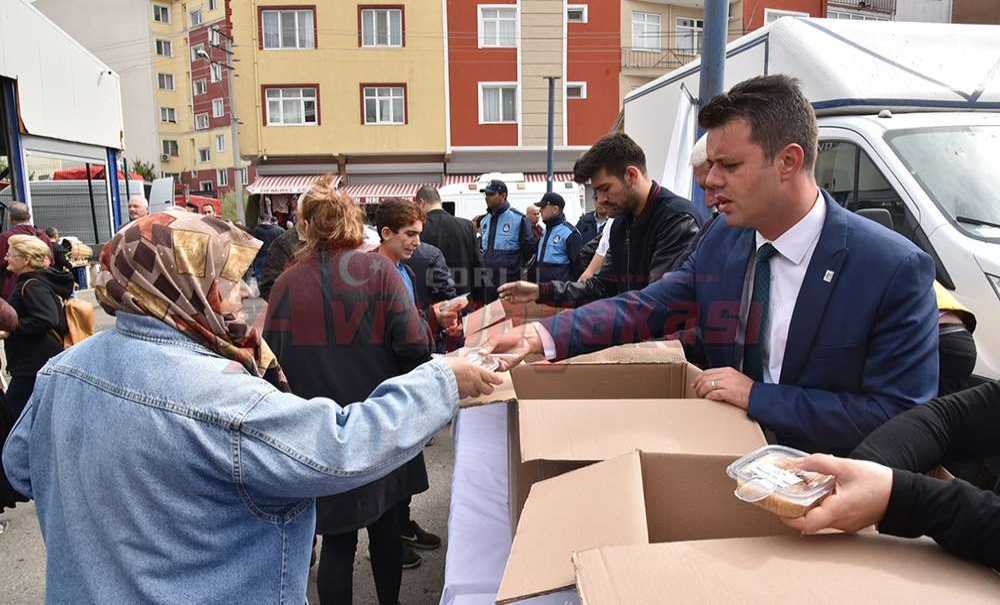 Başkan Sarıkurt'tan Aşure İkramı