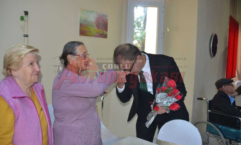 İlk Ziyaret Huzurevi'ne