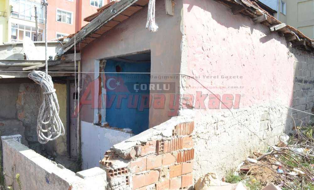 Mahalleli Metruk Yapılardan Dertli