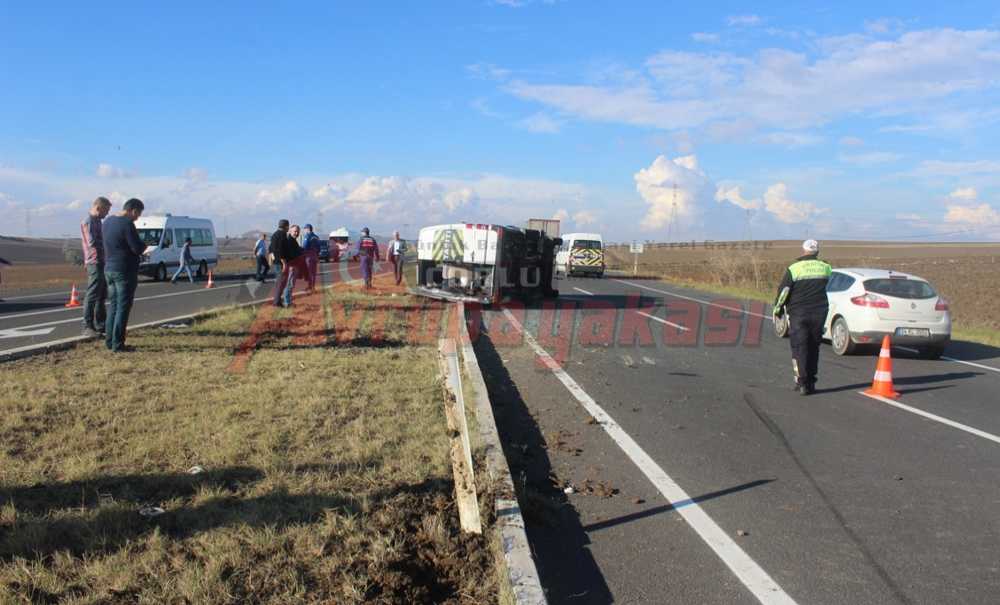 Öğrenci Servisi Devrildi, 20 Yaralı