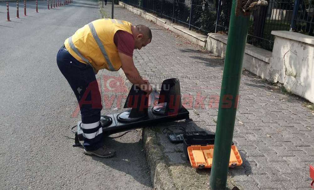 Bozulan Trafik Lambası Tamir Edildi