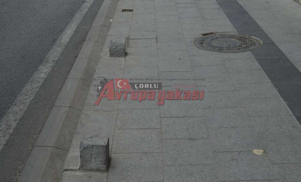 Park Eden Araçlar Dubaların Kırılmasına Neden Oluyor