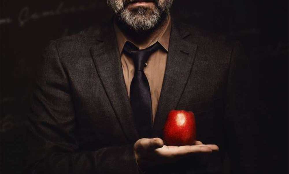 Nazım Hikmet Şiirleri Tiyatro Sahnesinde