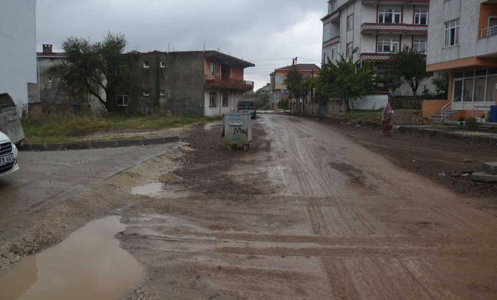 Ergene Yunus Emre Caddesi'nde Bitmeyen Çalışma