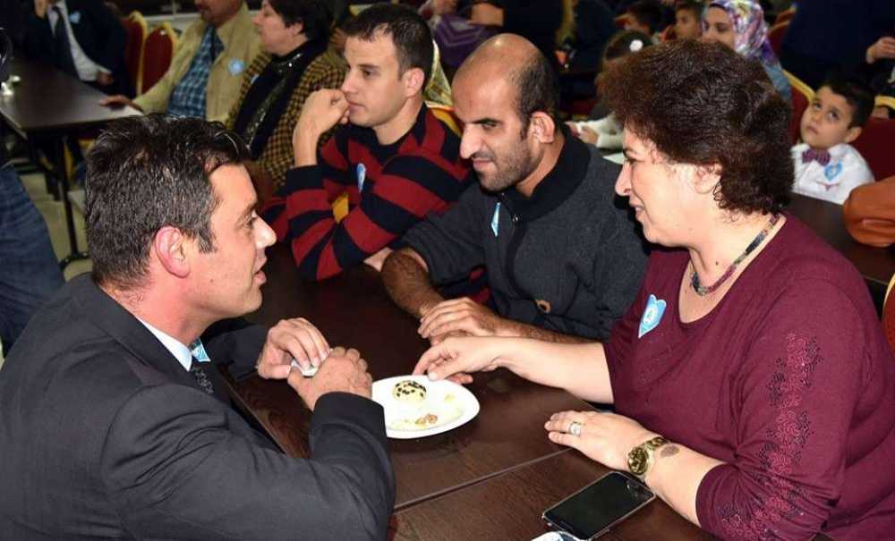 Görme Engellilere Türkü Söyledi