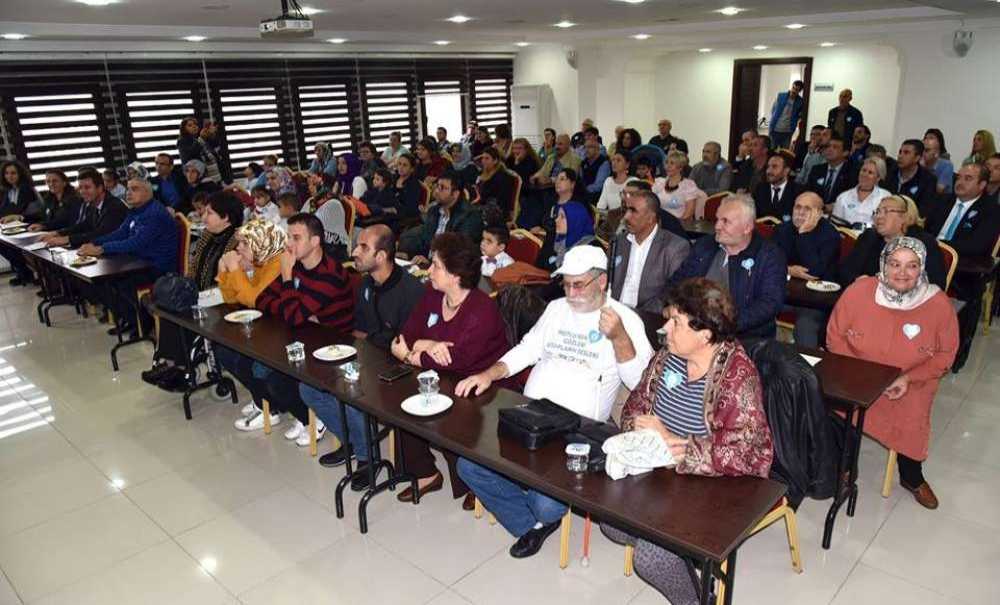 Görme Engellilere Türkü Söyledi