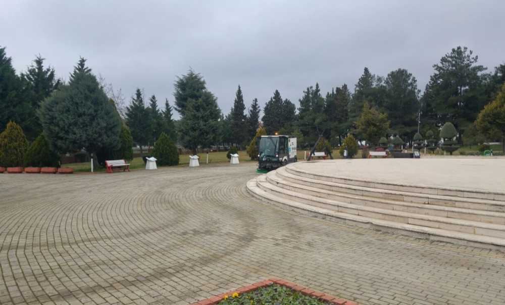 Şehitlik Temizlendi