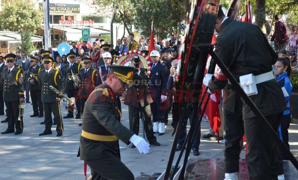 Anıta Çelenk Sunuldu