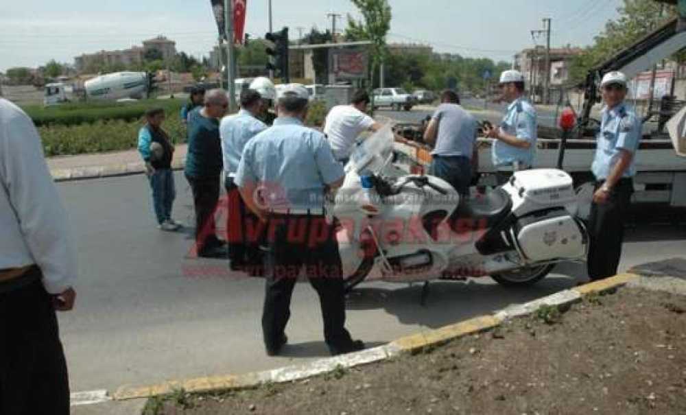 Motosikletli Trafik Polisi Kaza Yaptı