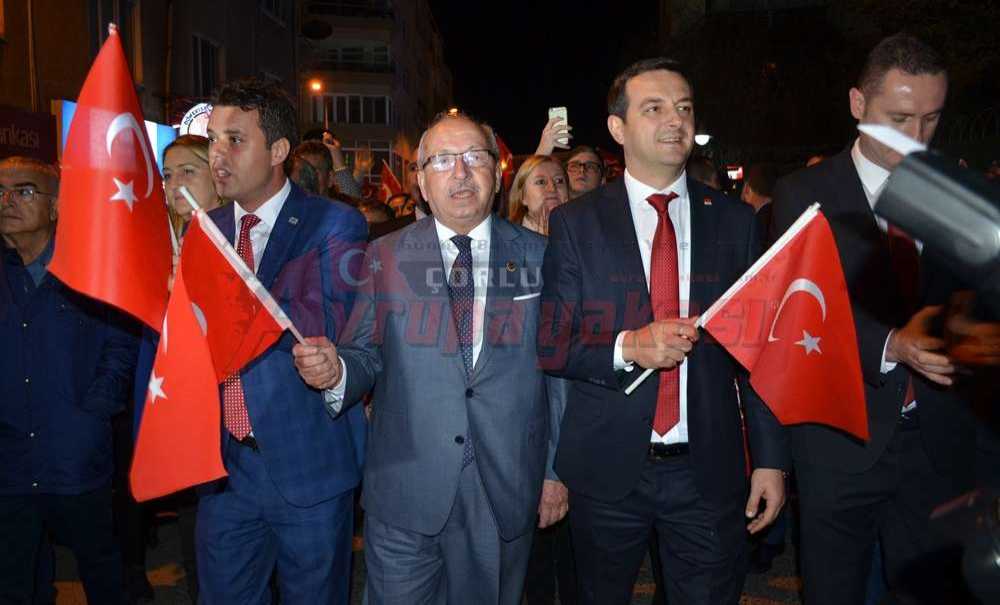 On Binler Cumhuriyet İçin Yürüdü