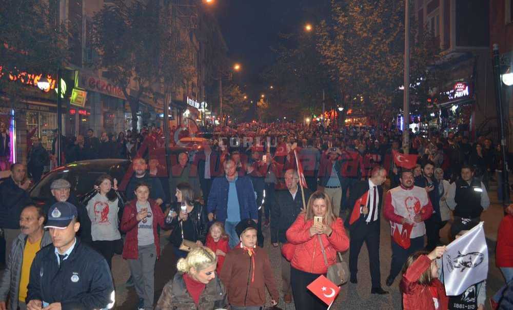 On Binler Cumhuriyet İçin Yürüdü