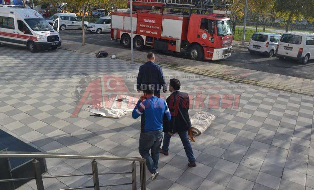 Kömür Gelmedi Diye Çatıya Çıktı